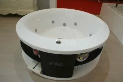 Whirlpool Optirelax-Relaxmaker- Roundstyle -Baden Verkaufs-Shop Freistehender runder Whirlpool Optirelax Vip round I 1280x1280