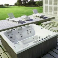 OPTIRELAX® Outdoor Whirlpool Gran Canaria -Baden Verkaufs-Shop Whirlpool draussen auf der Terrasse OPTIRELAX Design Whirlpool Gran Canaria 1280x1280